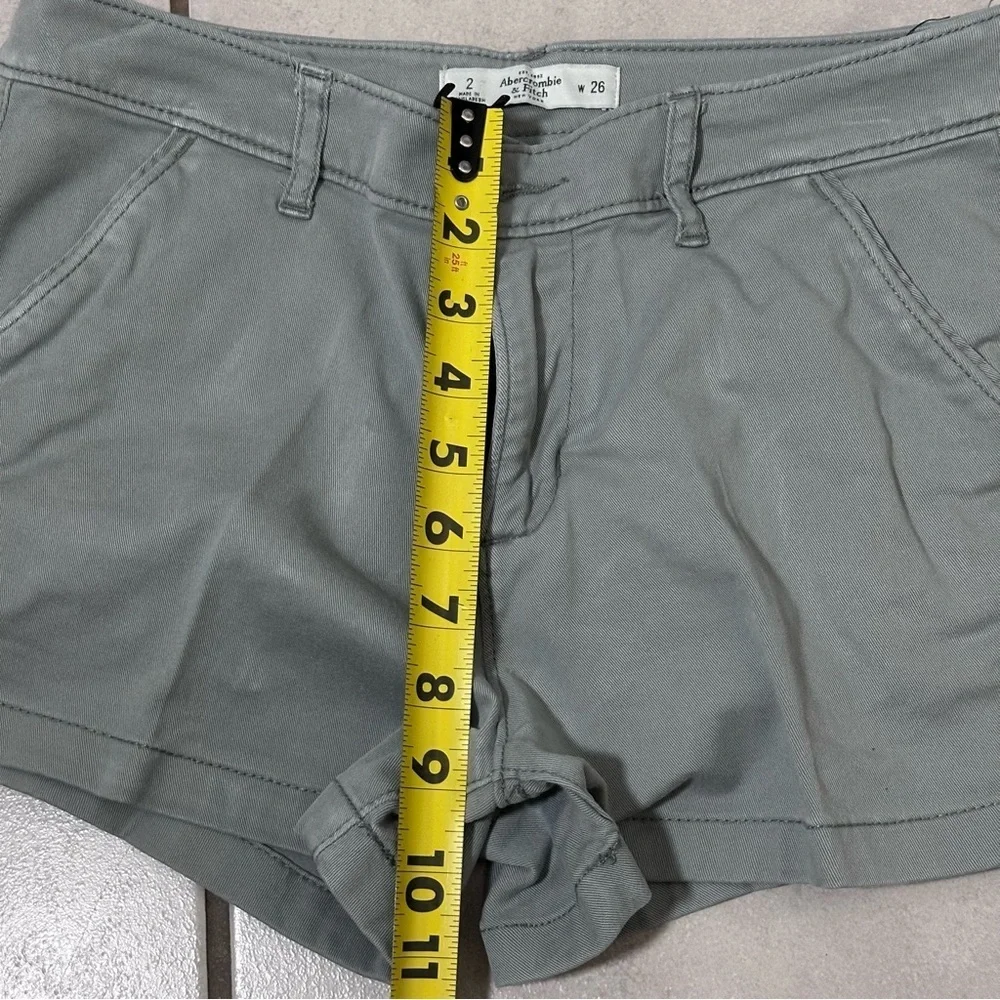 Abercrombie & Fitch Women Casual‎ Gray Shorts size 2